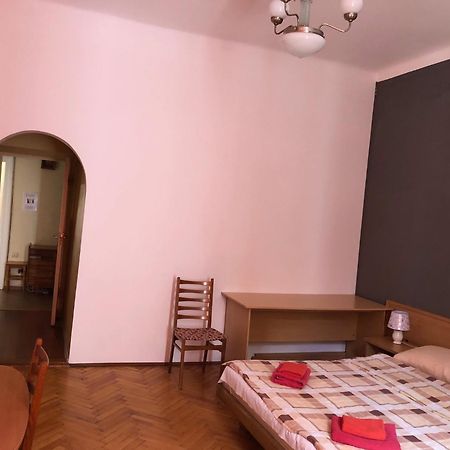 Apartment On Svobody Avenue Lviv Exterior photo