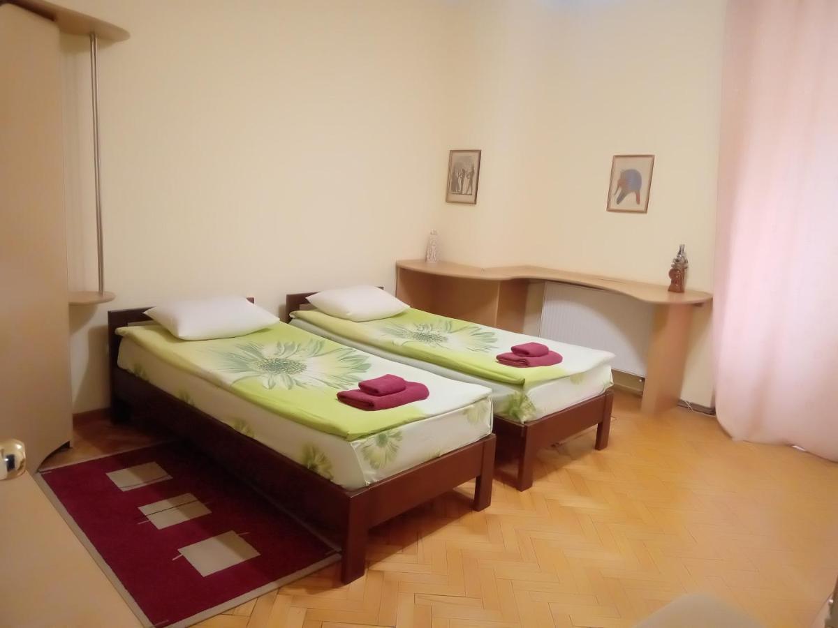 Apartment On Svobody Avenue Lviv Exterior photo